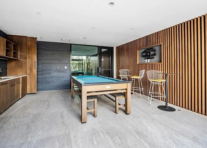 Escape To The Penthouse King Bed Apartment